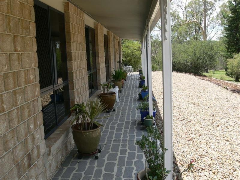 285 Edinburgh Drive, Mount Hallen QLD 4312