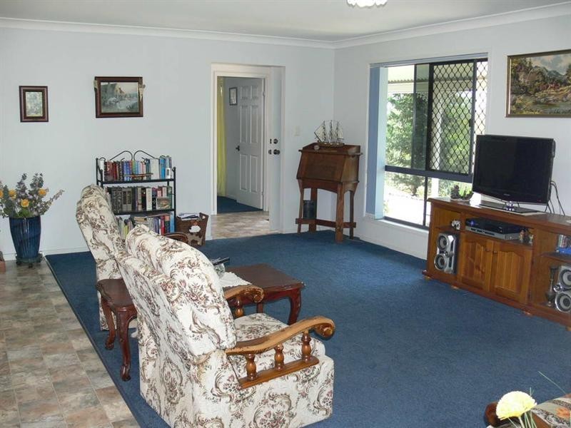 285 Edinburgh Drive, Mount Hallen QLD 4312