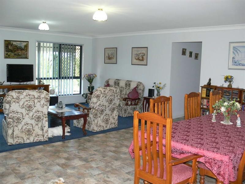 285 Edinburgh Drive, Mount Hallen QLD 4312