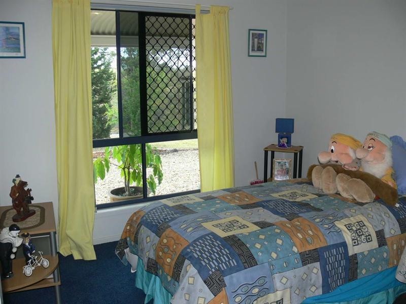 285 Edinburgh Drive, Mount Hallen QLD 4312