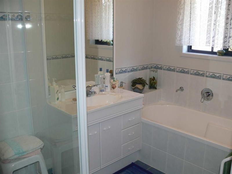 285 Edinburgh Drive, Mount Hallen QLD 4312