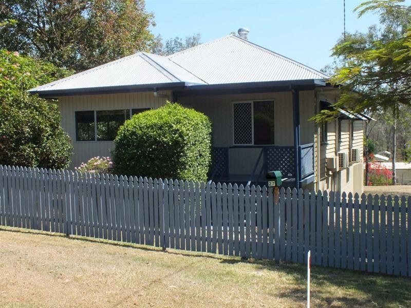 27 Elizabeth Street, Esk QLD 4312