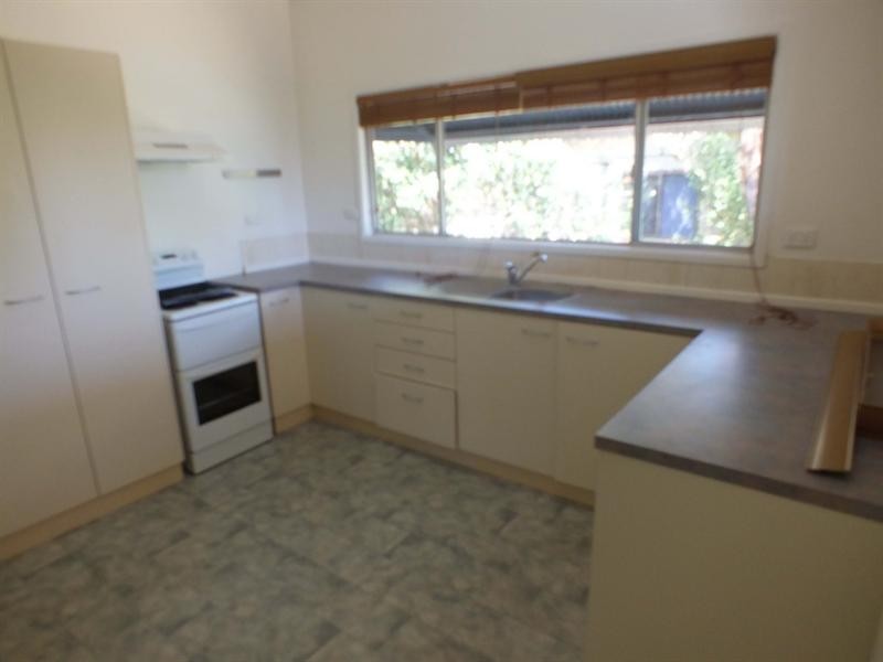 27 Elizabeth Street, Esk QLD 4312