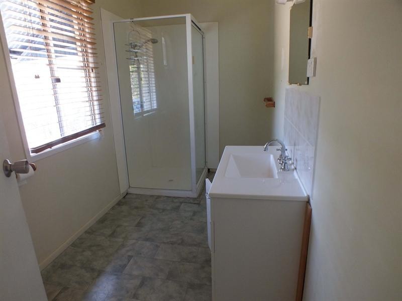 27 Elizabeth Street, Esk QLD 4312