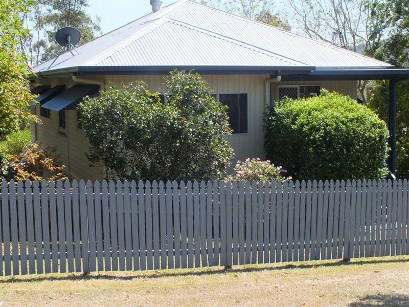 27 Elizabeth Street, Esk QLD 4312