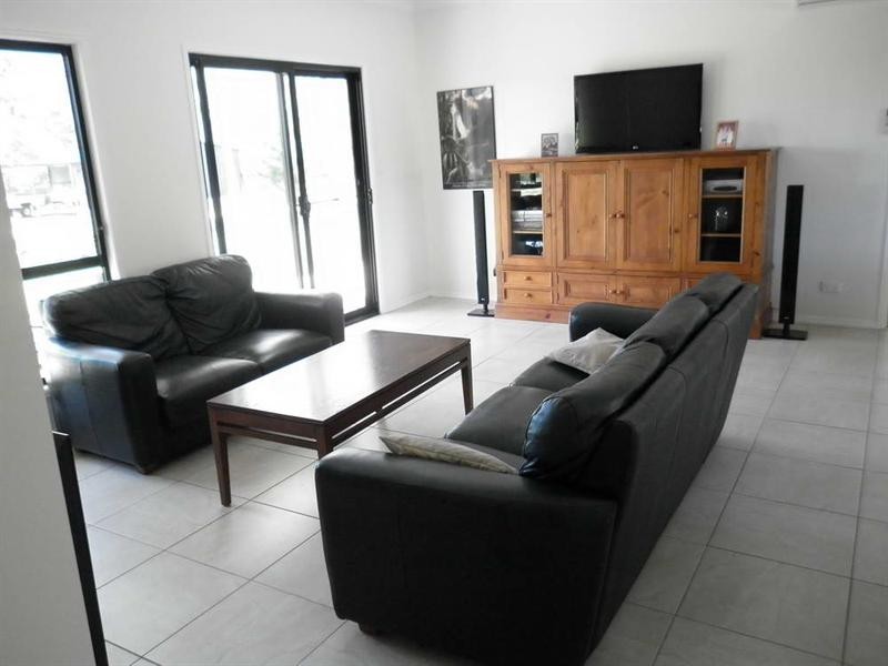 314 Edinburgh Drive, Mount Hallen QLD 4312