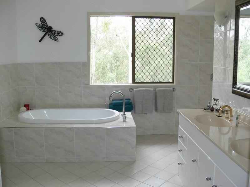 3 Chaille Road, Esk QLD 4312