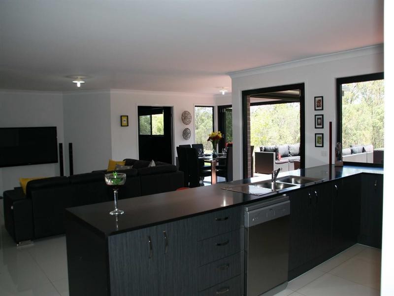 20 Essex Court, Mount Hallen QLD 4312