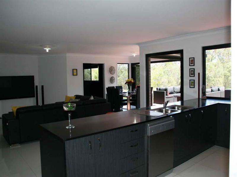 20 Essex Court, Mount Hallen QLD 4312