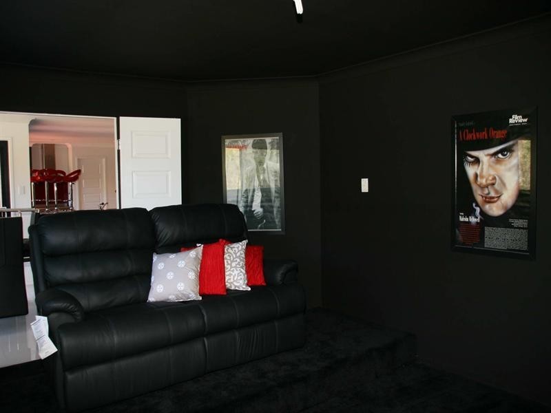 20 Essex Court, Mount Hallen QLD 4312