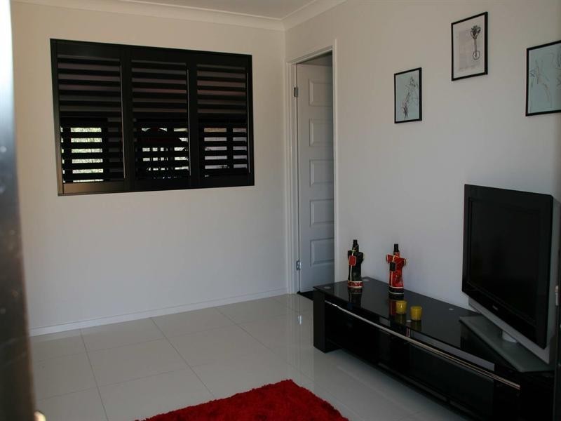 20 Essex Court, Mount Hallen QLD 4312