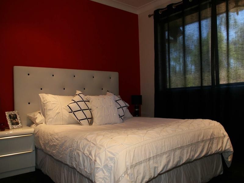 20 Essex Court, Mount Hallen QLD 4312