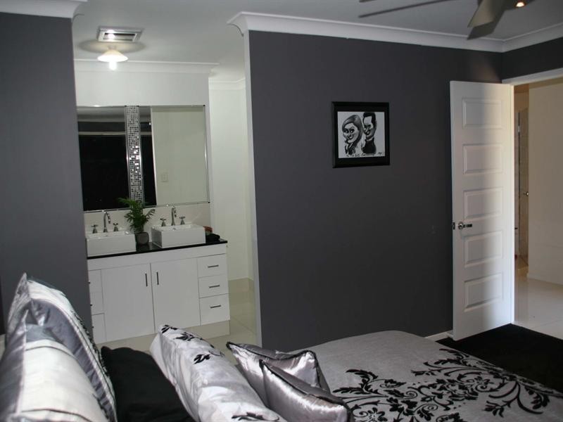 20 Essex Court, Mount Hallen QLD 4312