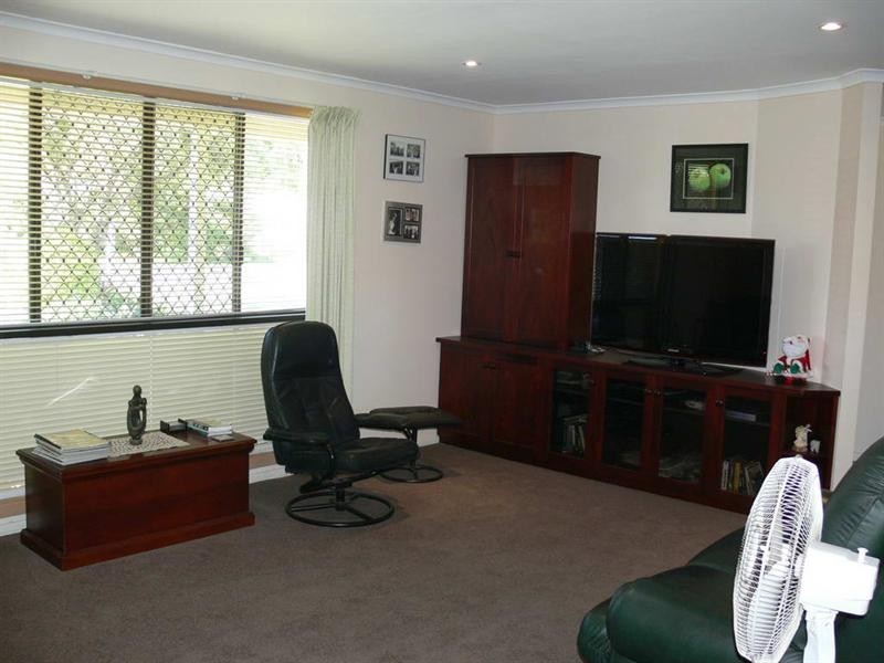 16 Adelaide Street, Esk QLD 4312