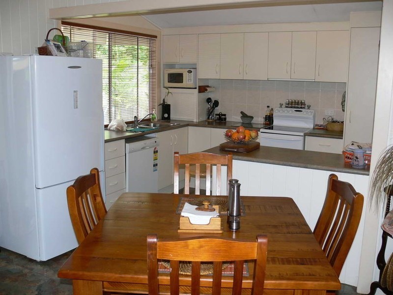 16 Creek Street, Esk QLD 4312