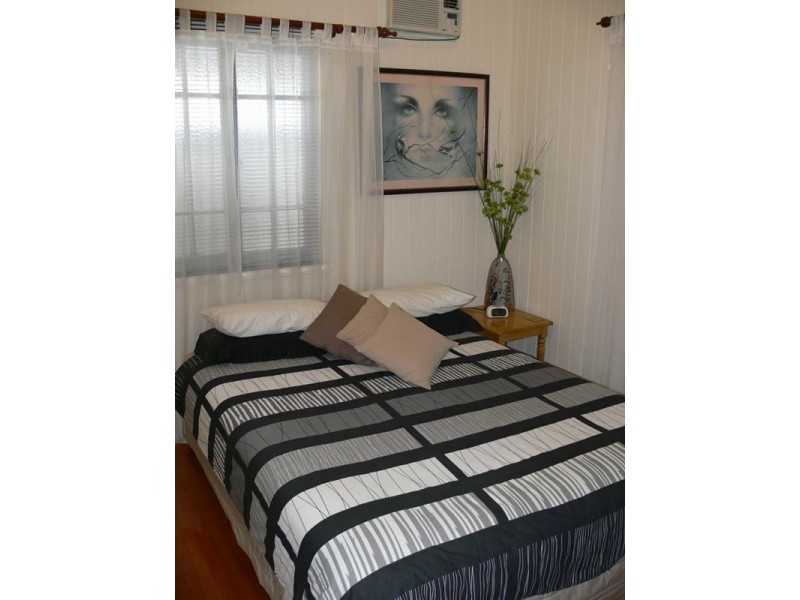 16 Creek Street, Esk QLD 4312