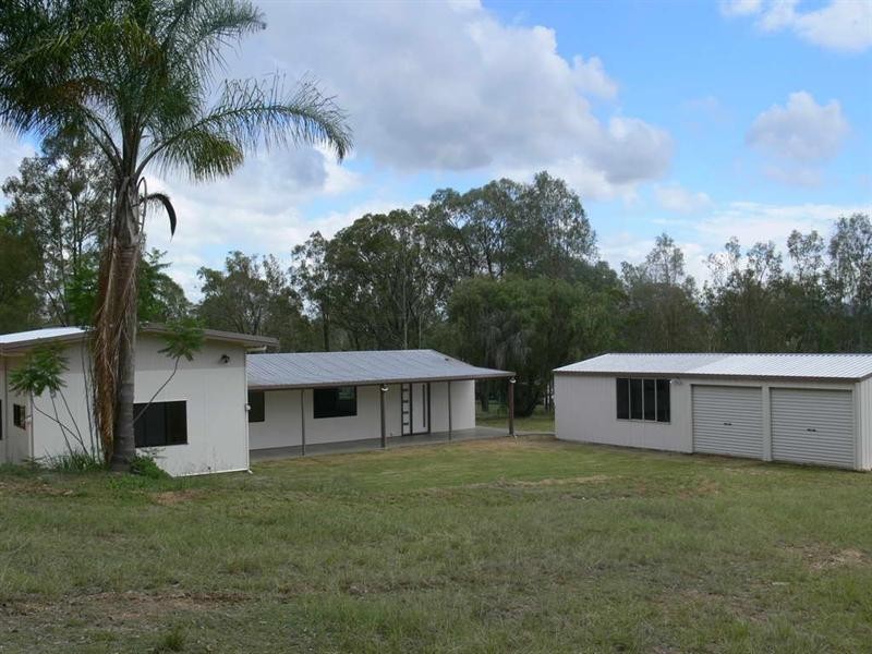 102 Pine Cresent, Esk QLD 4312