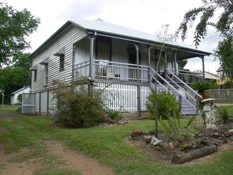 16 Elizabeth Street, Esk QLD 4312