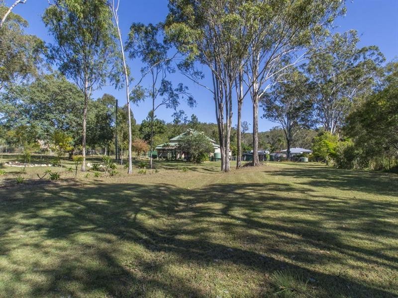 11 Richard Street, Esk QLD 4312