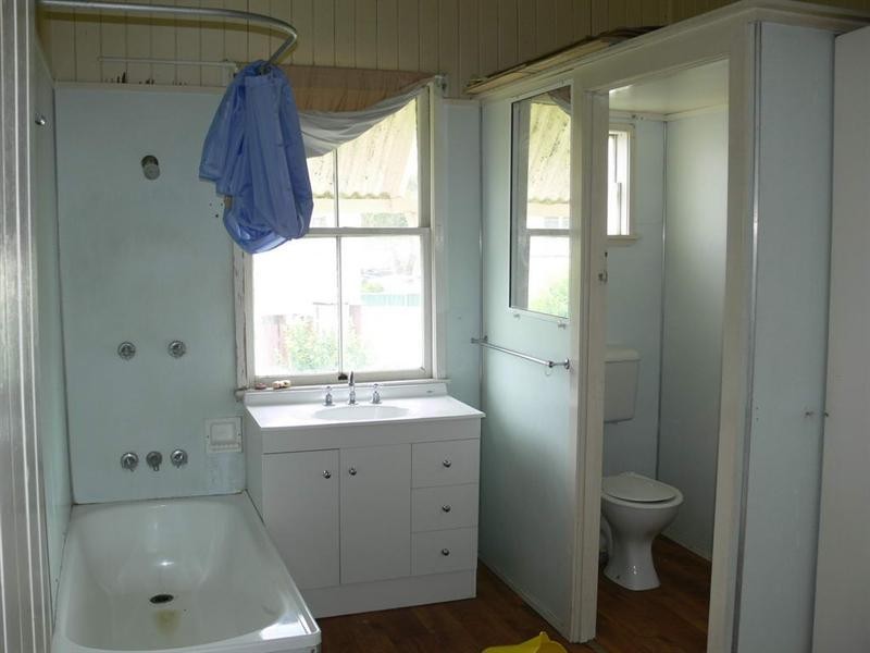 21 Dingyarra Street, Toogoolawah QLD 4313