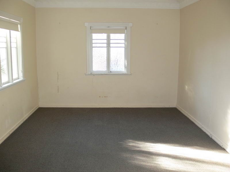 24 Short Street, Esk QLD 4312