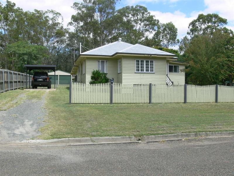 5 Down Street, Esk QLD 4312