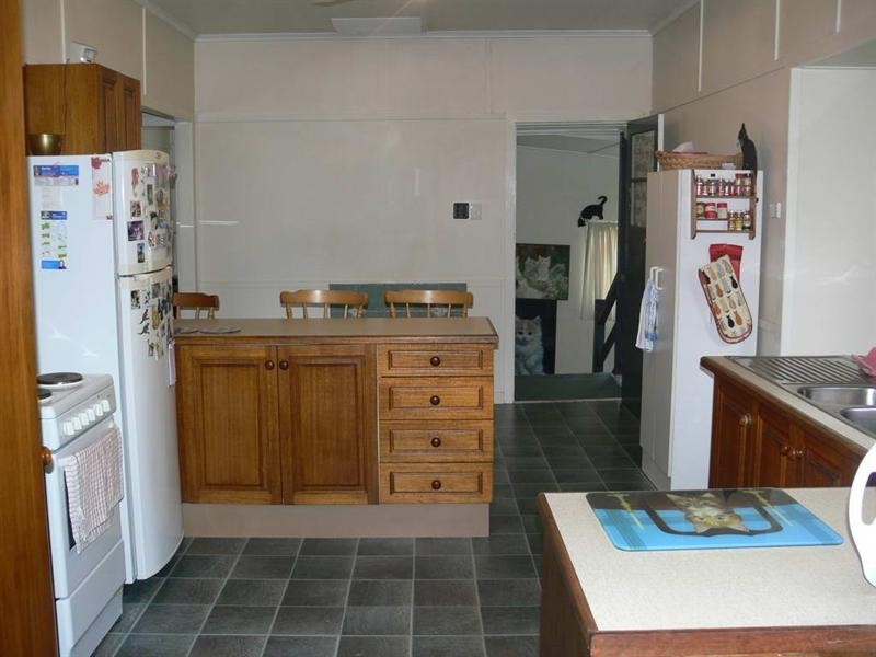 5 Down Street, Esk QLD 4312