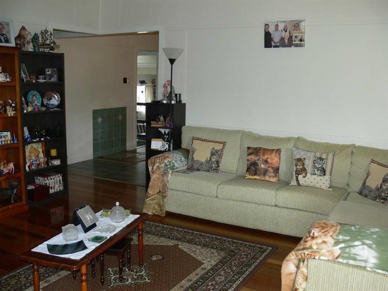 5 Down Street, Esk QLD 4312