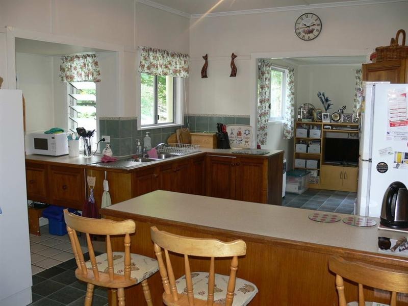 5 Down Street, Esk QLD 4312