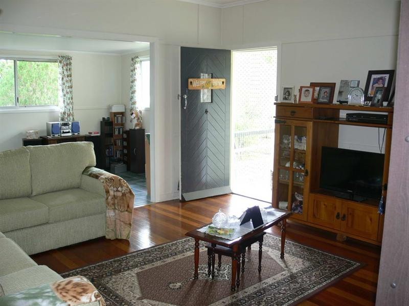 5 Down Street, Esk QLD 4312