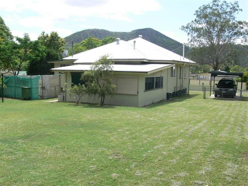 5 Down Street, Esk QLD 4312