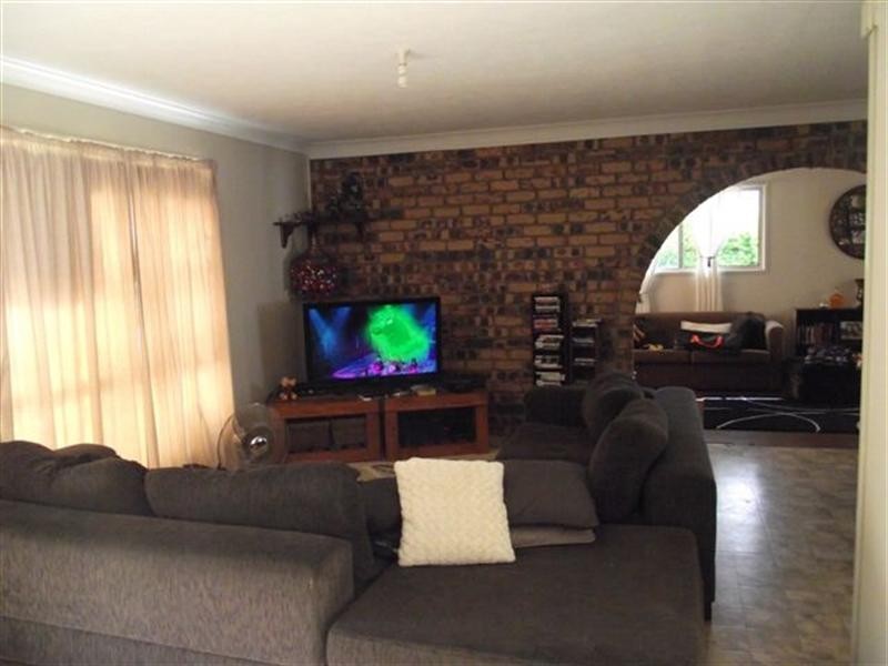 14 Kensington Drive, Withcott QLD 4352