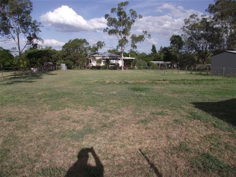 14 Kensington Drive, Withcott QLD 4352