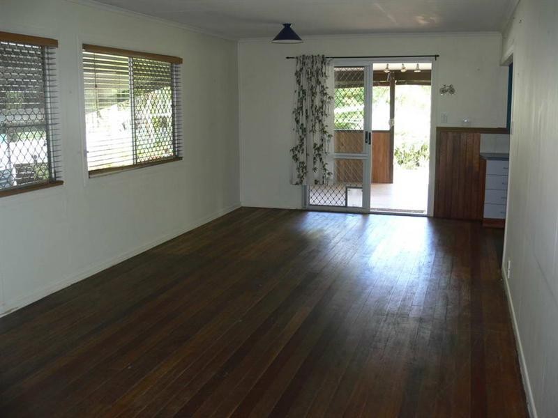 8 Barbour Street, Esk QLD 4312