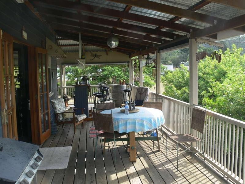 27 Adelaide Street, Esk QLD 4312