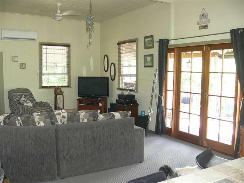 27 Adelaide Street, Esk QLD 4312