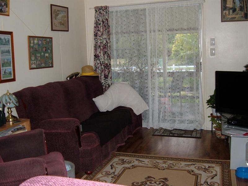 16 Russell Street, Esk QLD 4312