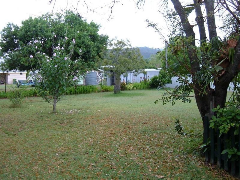 16 Russell Street, Esk QLD 4312