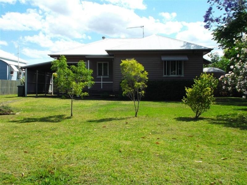 22 Francis Terrace, Esk QLD 4312