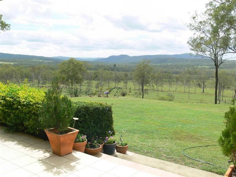 86 Boon Road, Esk QLD 4312