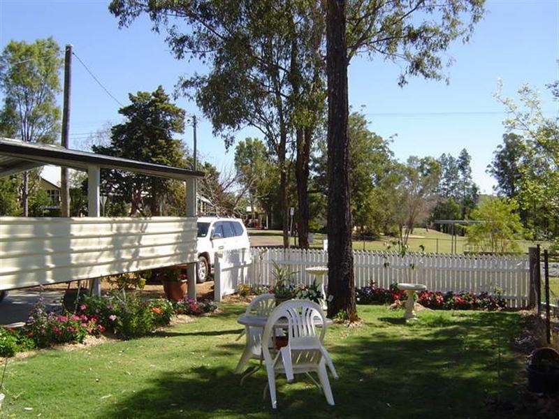 62 East Street, Esk QLD 4312