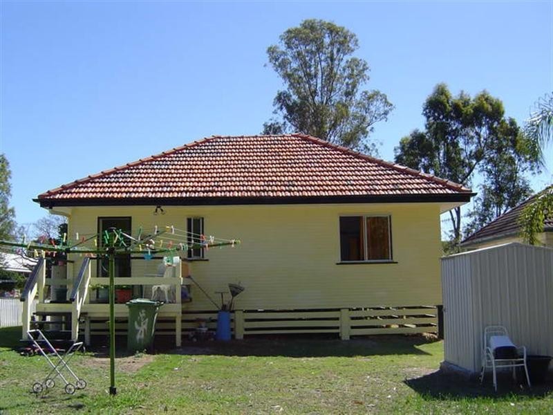 62 East Street, Esk QLD 4312