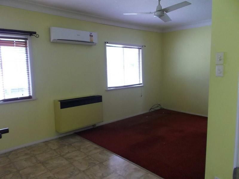 62 East Street, Esk QLD 4312