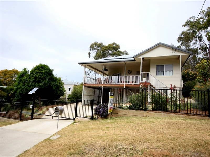 44 Elizabeth Street, Esk QLD 4312