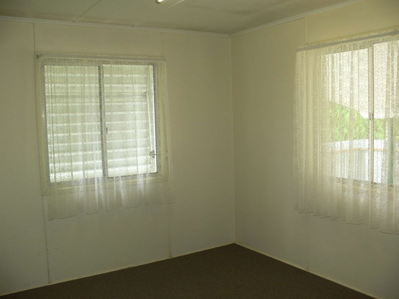 80 East Street, Esk QLD 4312