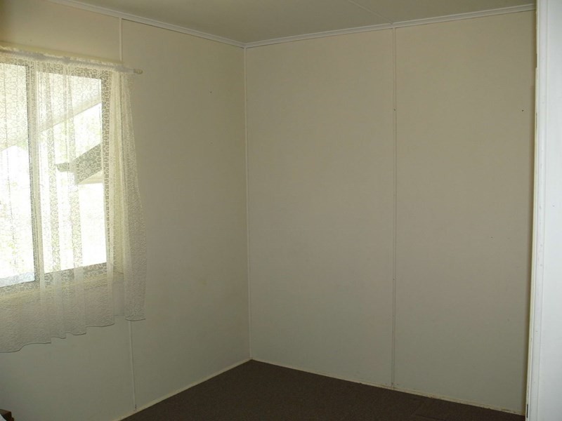 80 East Street, Esk QLD 4312