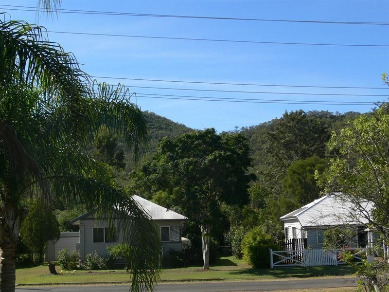 14 Adelaide Street, Esk QLD 4312