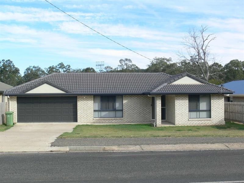 35 Middle Street, Esk QLD 4312