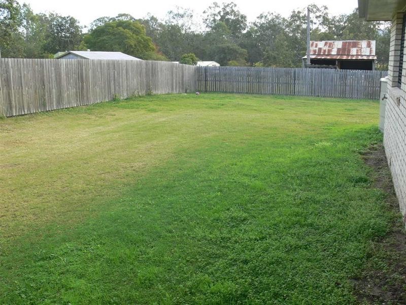 35 Middle Street, Esk QLD 4312