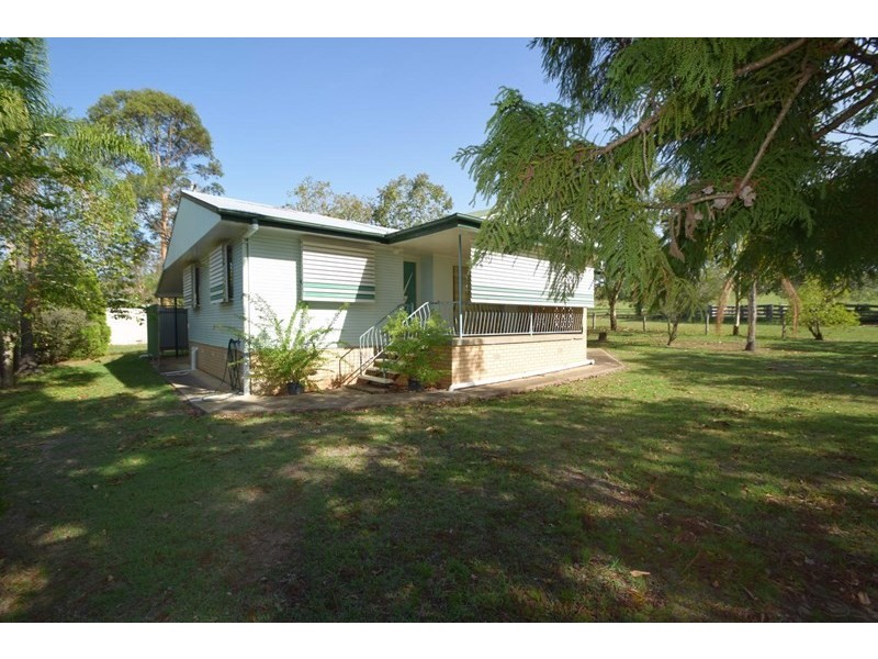 80 East Street, Esk QLD 4312
